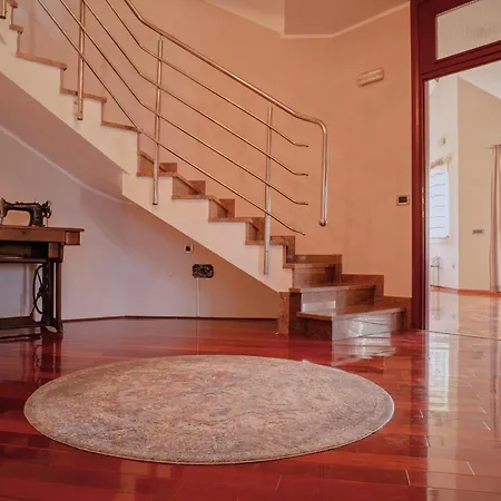 Villa Millrose House *